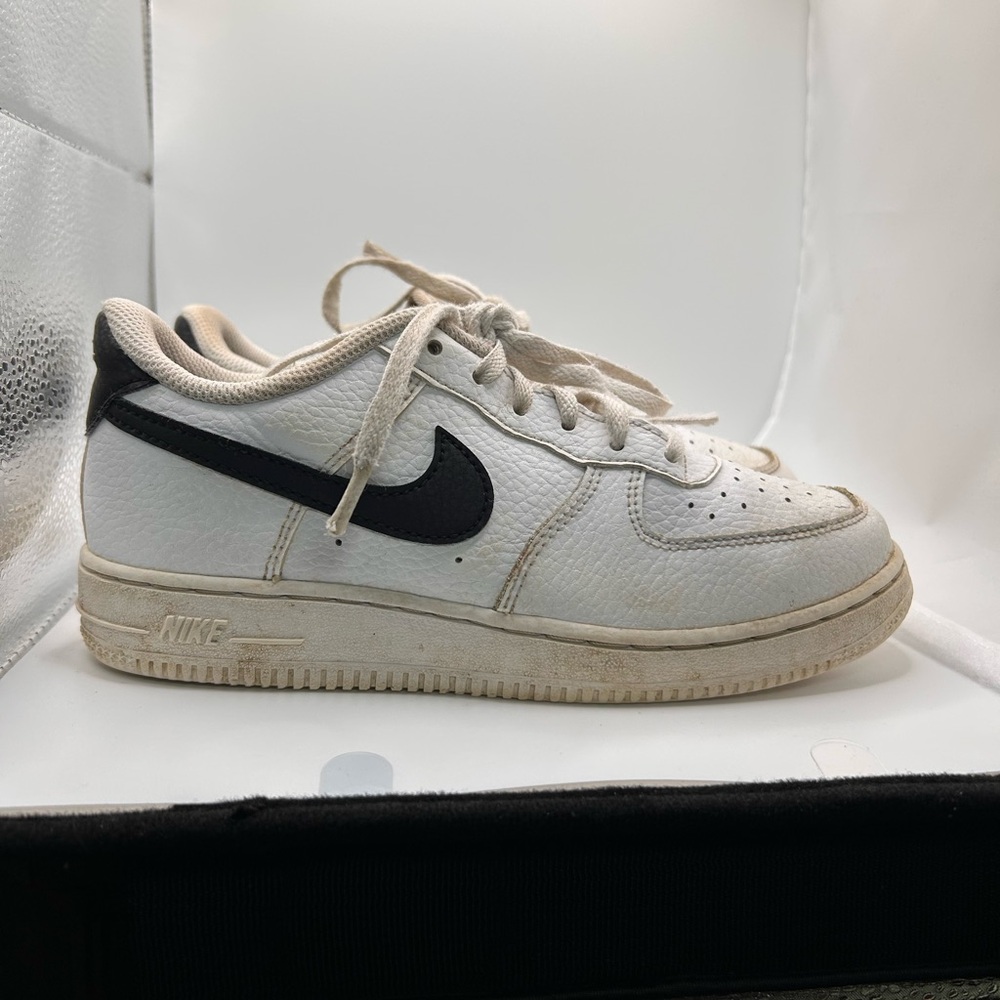 Boys Youth Size 3 Nike Air Force 1 Black & White